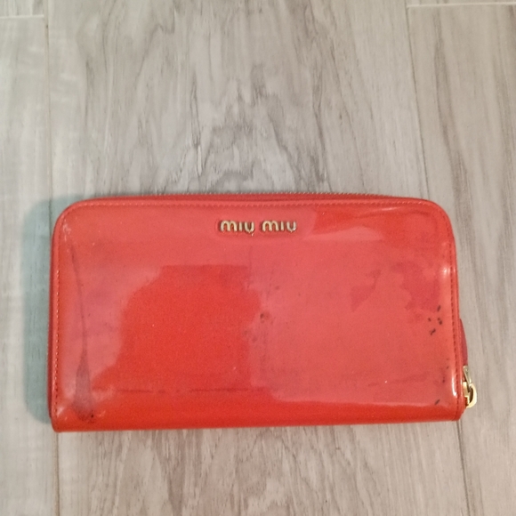 MIU MIU zipper around wallet - Picture 6 of 15